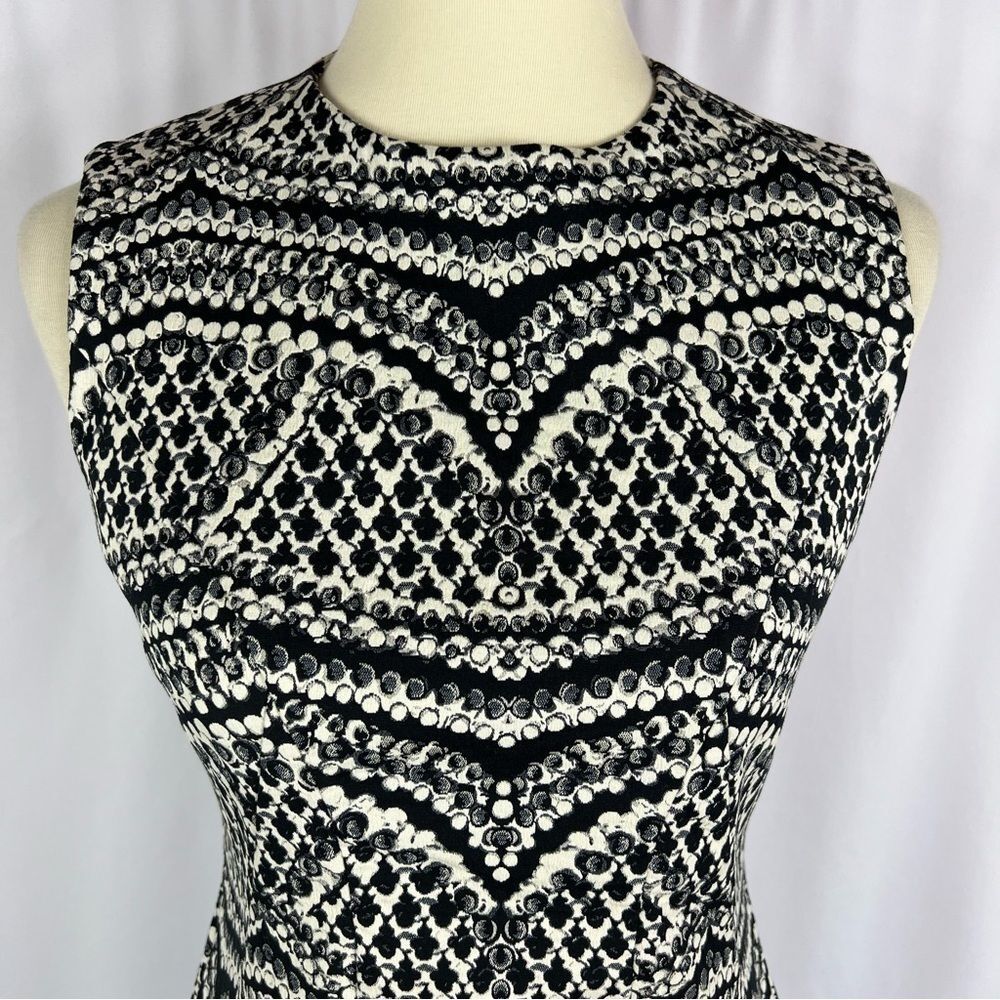 Diane Von Furstenberg Pentra Jacquard Fitted Stretch Sleeveless Sheath Dress 8 - Picture 4 of 12